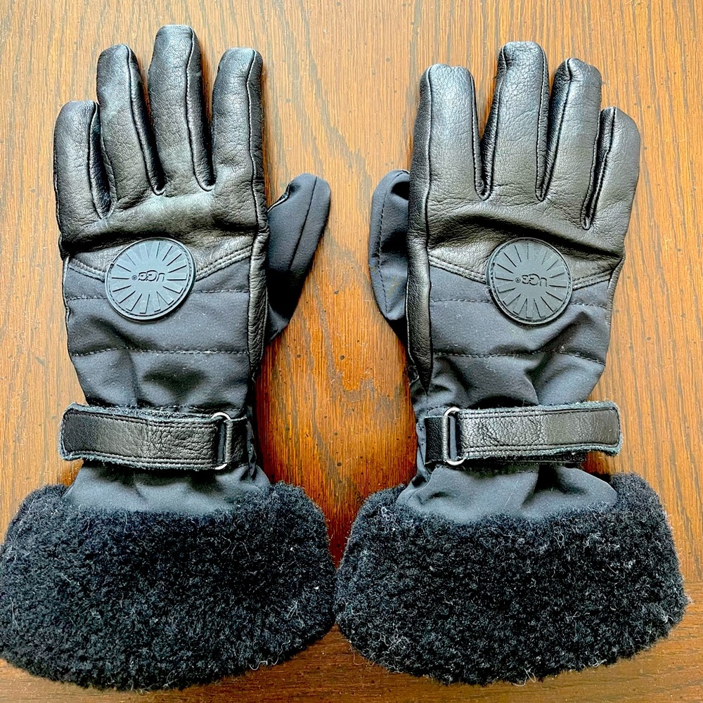 Ugg brand leather and shearling gloves, women’s size small